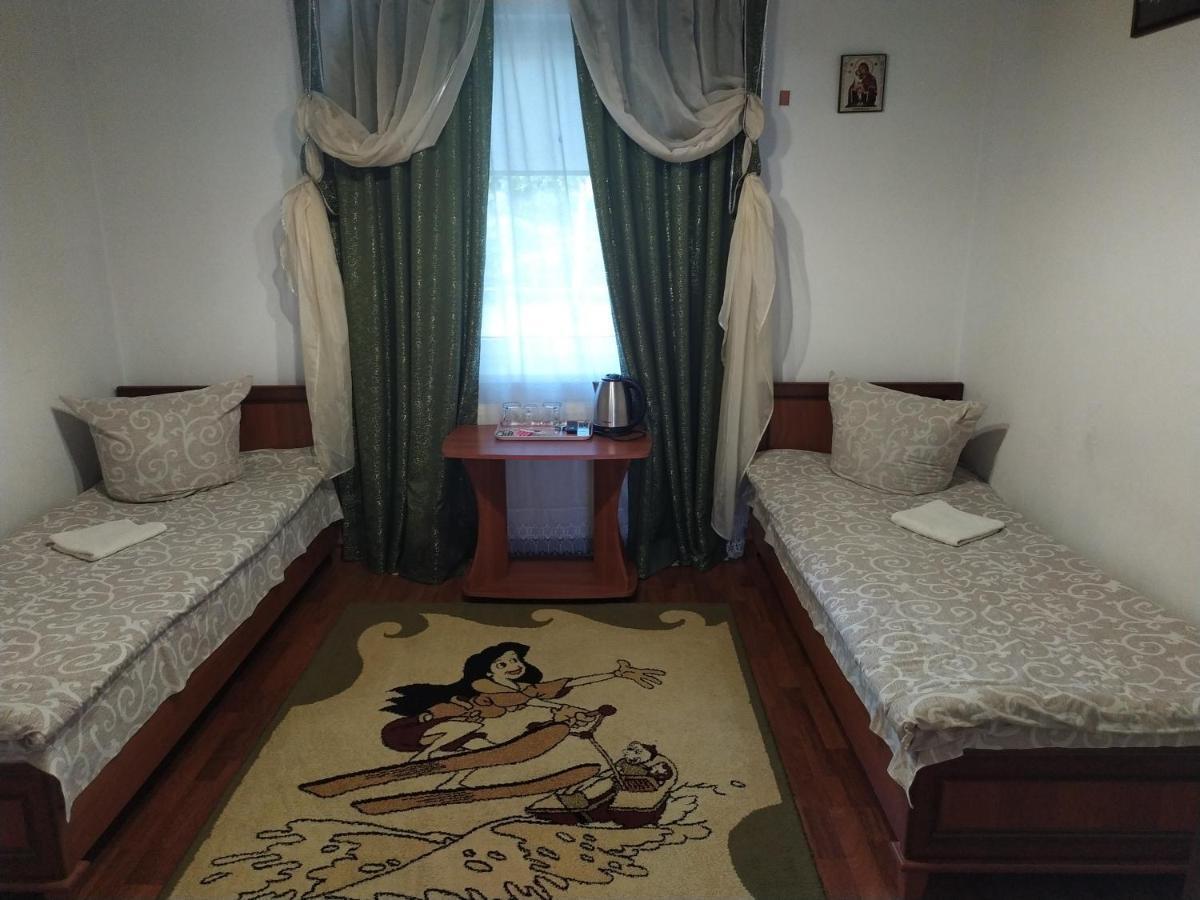 House Of Vitaliy Pochaiv Bagian luar foto